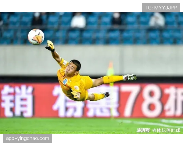 实时:图卢兹一次成功的前场四人协同压迫,导致对手回传门将失误送上角球 实时:图卢兹一次成功的前场四人协同压迫,导致对手回传门将失误送上角球